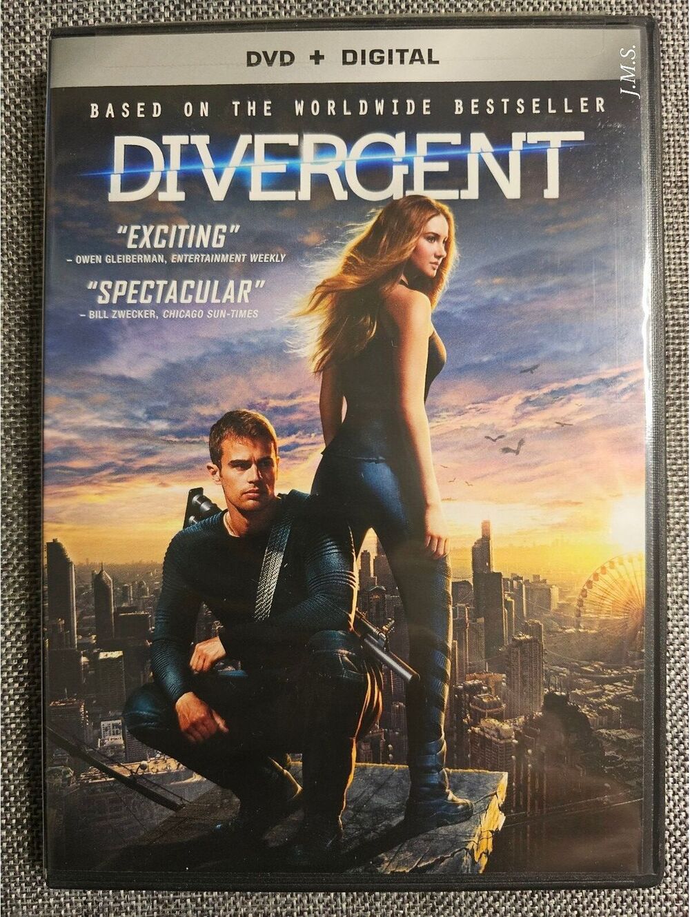 Divergent DVD + Digital Movie Based on the Worldwide Bestseller - Good Condition